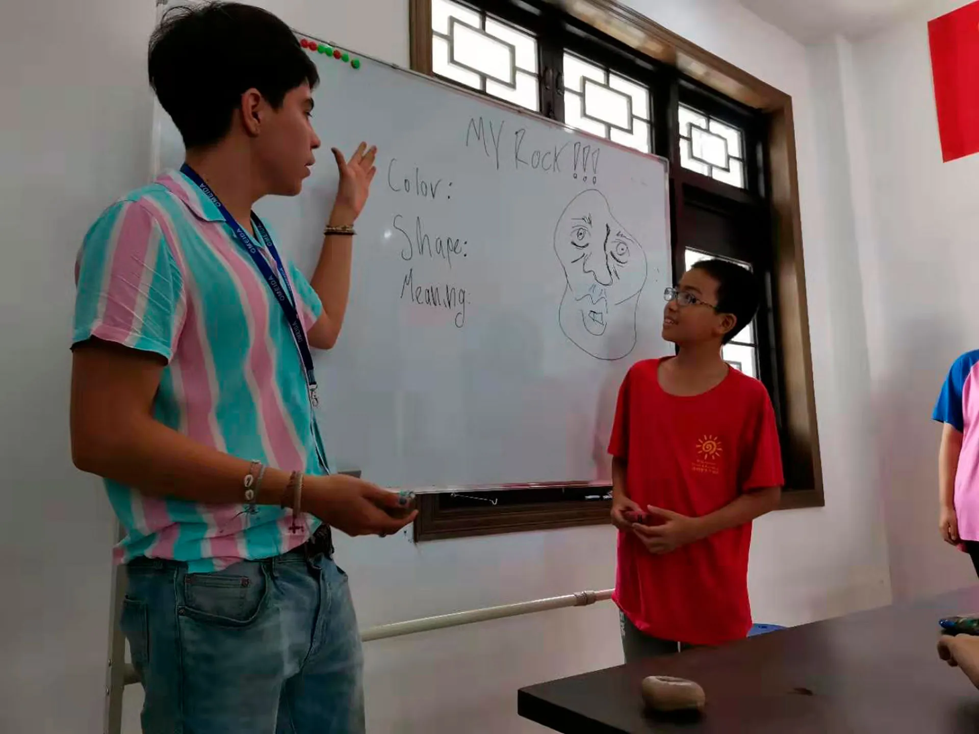 Alumno de Prepa Tec trabajó como voluntario en China enseñando inglés a niños.