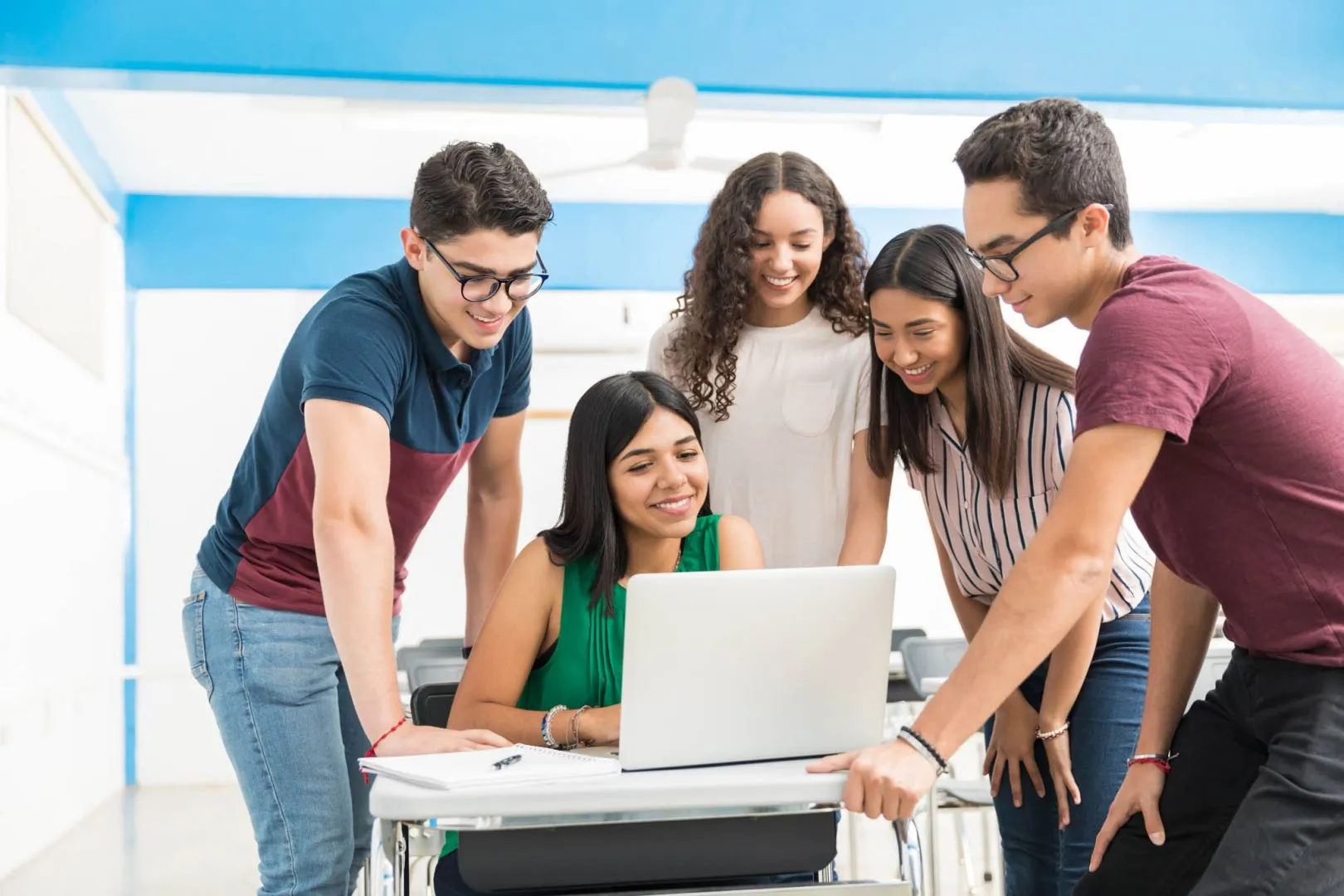 Personas trabajando en equipo