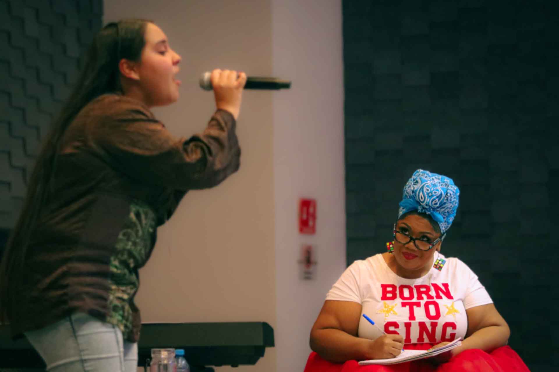 Cheryl Porter, vocal coach, analizando a cantante mujer.