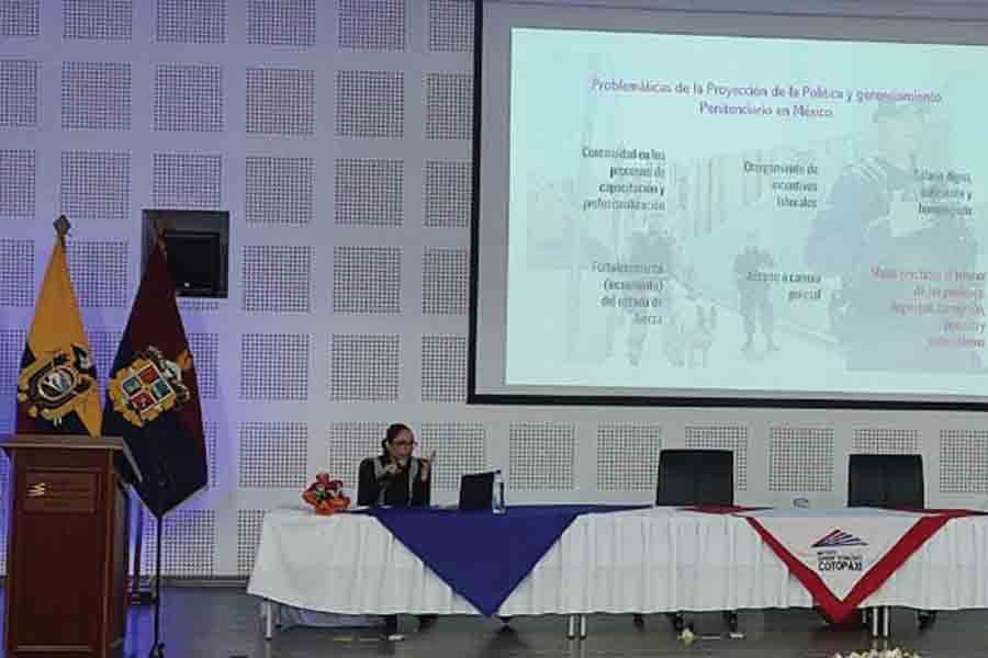 Cristina Rumbo en su presentación en el encuentro Latinoaméricano