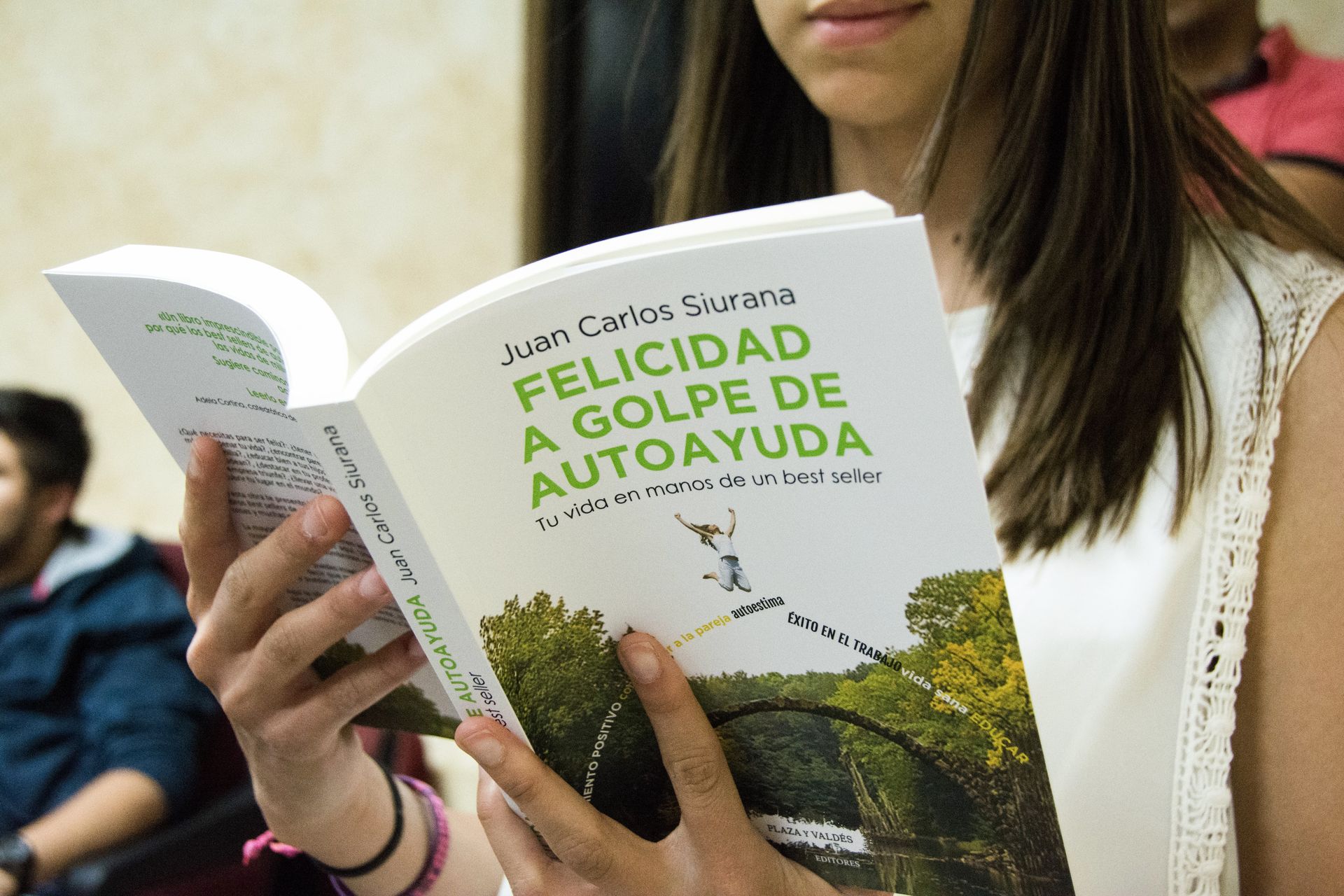 Libro de Juan Carlos  "Felicidad a Golpe de Autoayuda"