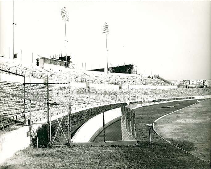 Construcción de la ampliación del Estadio Tecnológico en 1965.