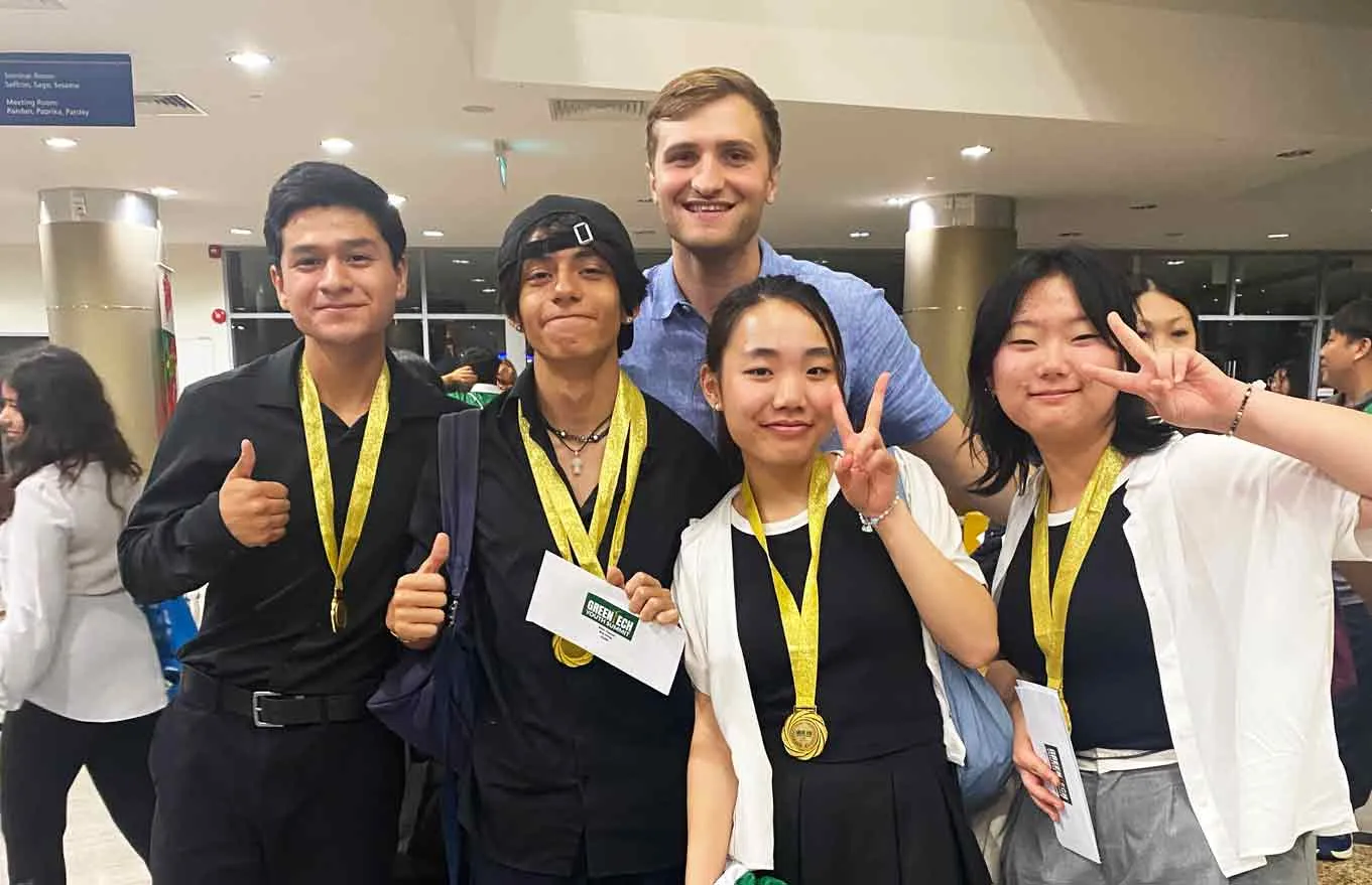 Estudiantes de PrepaTec presentan proyecto sustentable en Asia