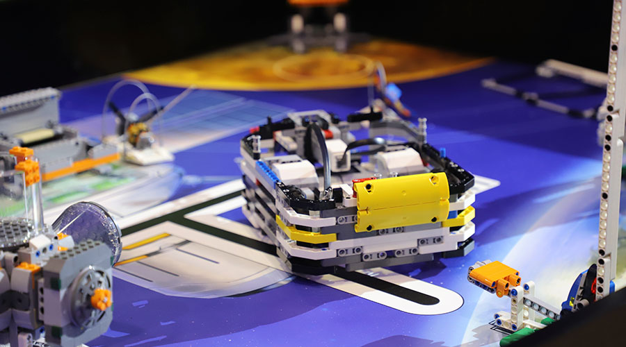 Robots creados por niños y niñas de 6 a 16 años en la FIRST LEGO League