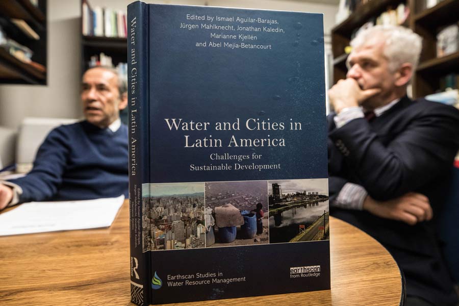 Libro "Agua y Ciudades de Latinoamérica".