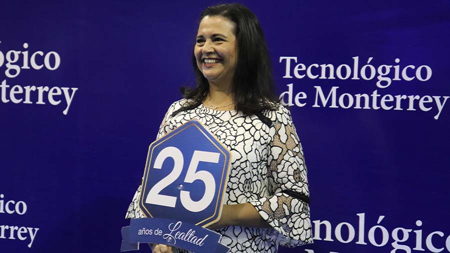 María Eugenia maestra del Tec campus ciudad obregón por 25 años