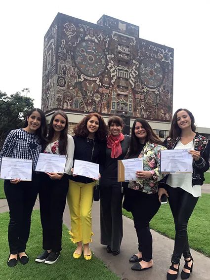 alumnas en la unam