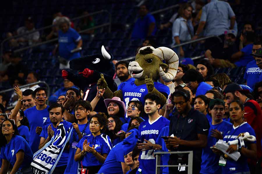 Miles de aficionados de Borregos Monterrey asistieron al Estadio NRG en Houston, Texas.