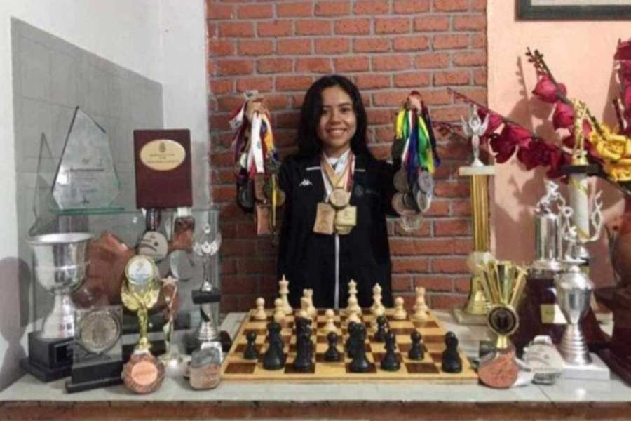 ajedrecista-de-campus-puebla-mejor-mujer-en-mundial-online-cuerpo3.jpg