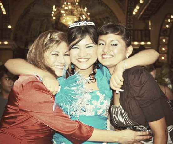 Alicia Rojas con su familia