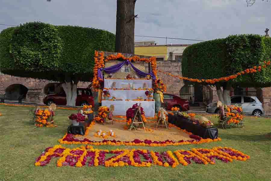 Altar tradicional del municipio de Pátzcuaro en los altares del Tec en Plaza Villalongín