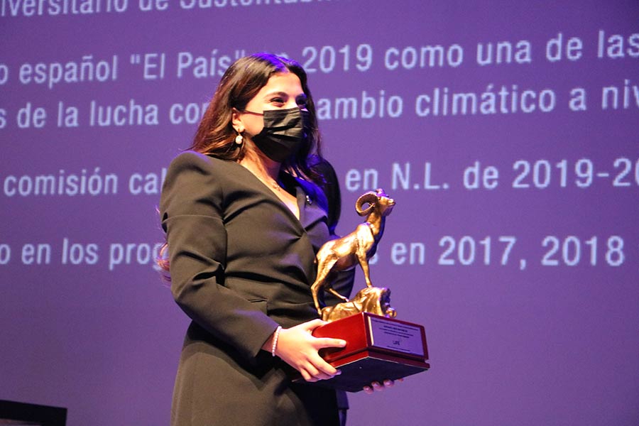 Margarita Amor alumna ganadora del Borrego de Oro en Liderazgo Social Transformador.
