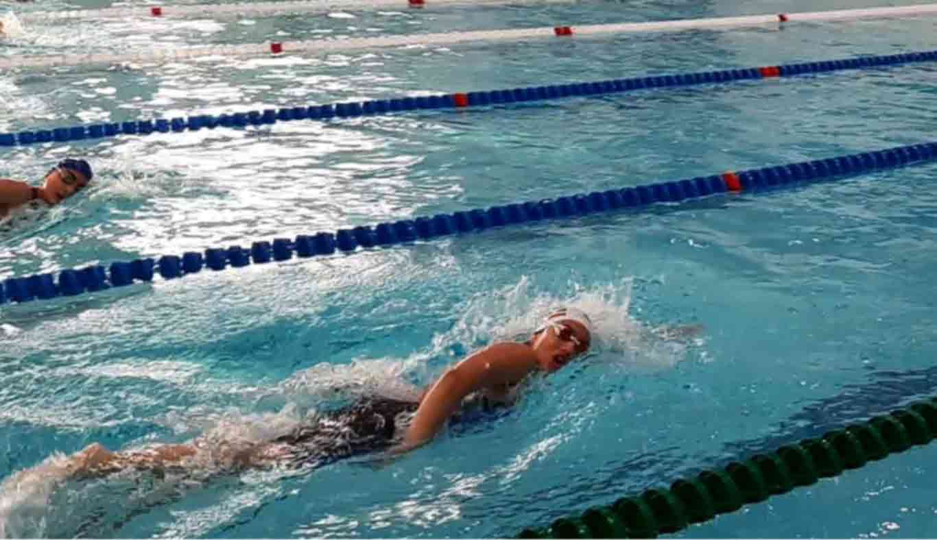 Competencia de 800 metros de nado de crol.