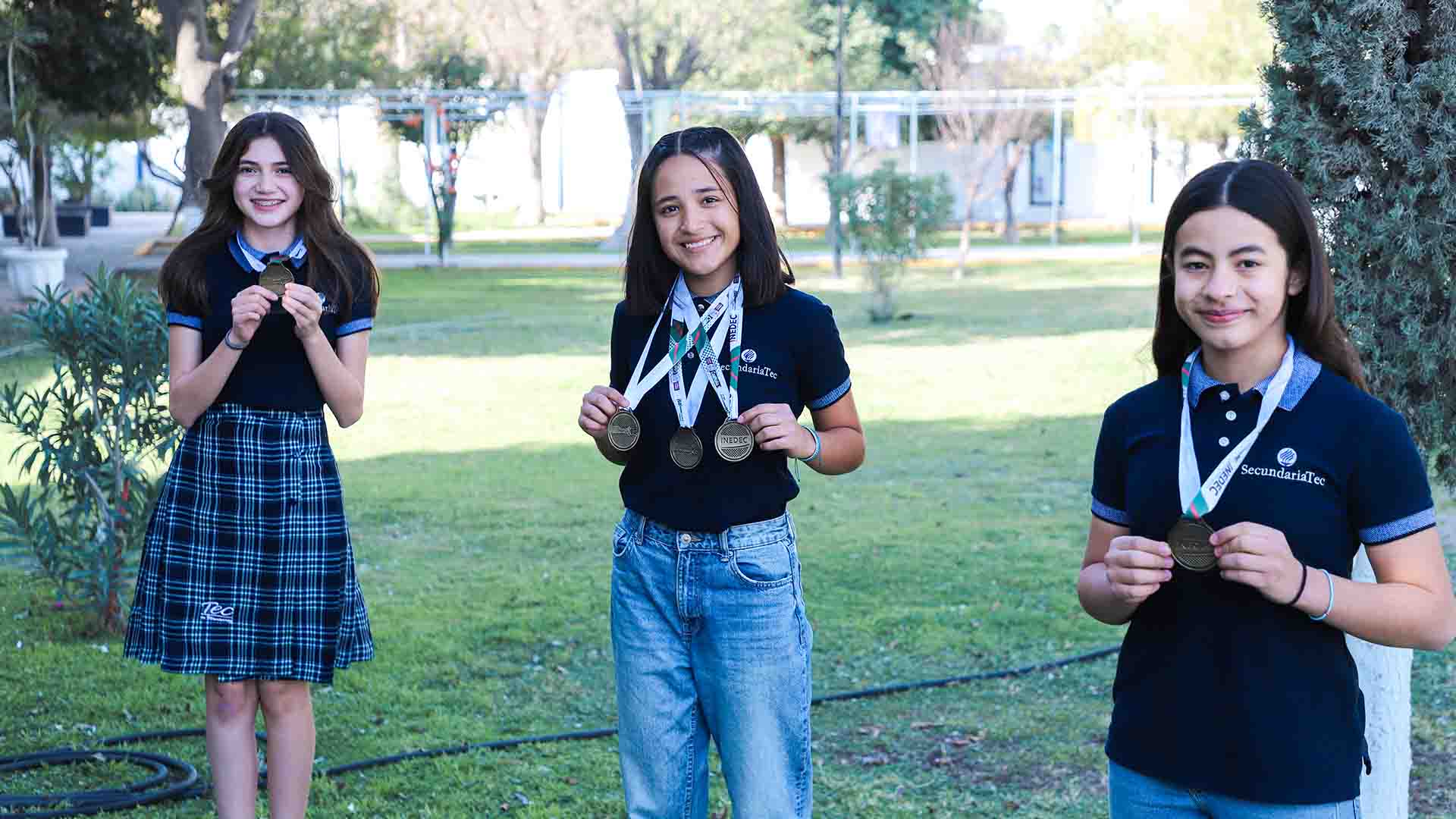 Alumnas de Secundaria Tec brillan en Acuatlón