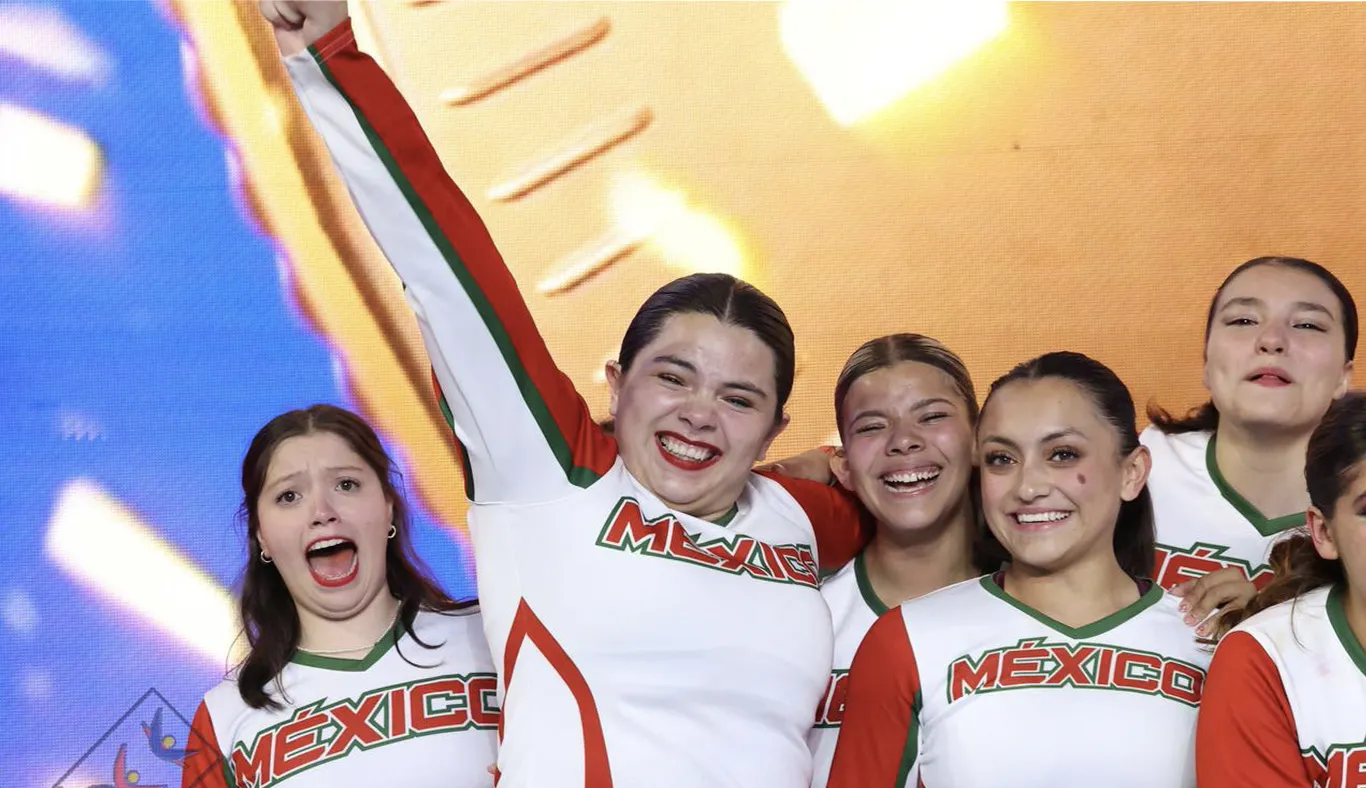 alumnas ganan la medalla de oro