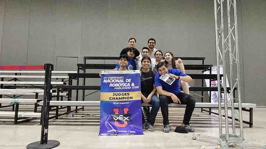 Estudiantes del Tec campus Querétaro ganan campeonato en nacional de robótica y reciben el pase al mundial 2023.