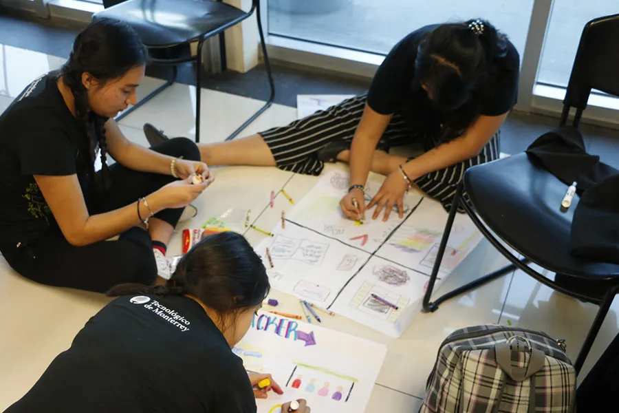 2018. Jóvenes se reúnen en el BootCamp "Emprende tu idea. Emprende tu sueño"
