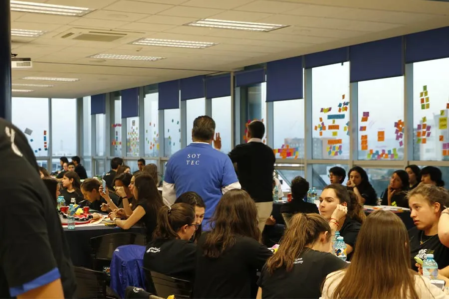 2018. Los jóvenes fueron "mentoreados" por expertos en emprendimiento.