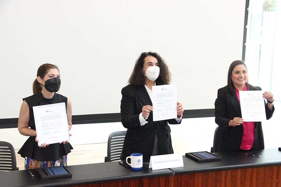 Ana Sofía García, Consuelo Sáizar y Melissa Segura firmaron el convenio de colaboración.