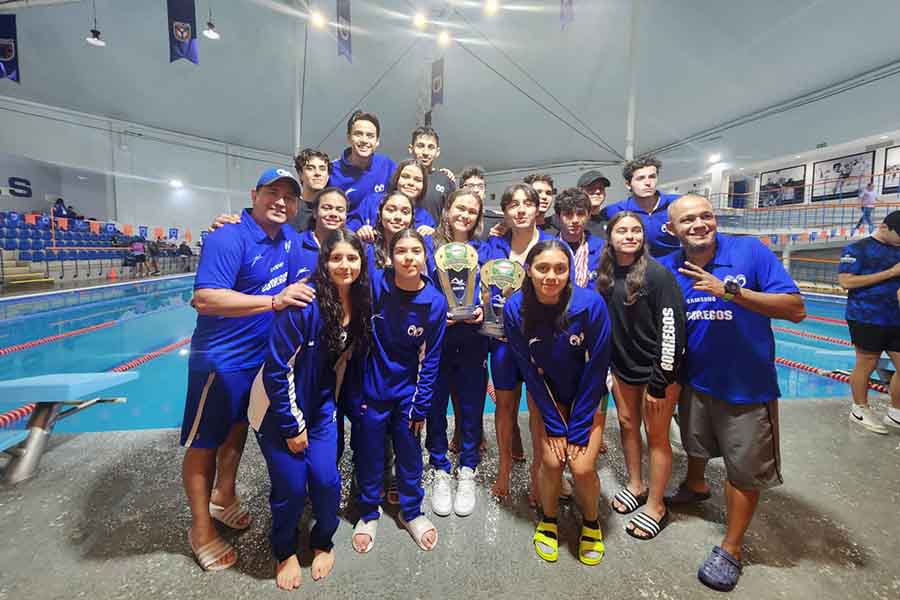 Equipo de Borregos Monterrey de PrepaTec de natación que ganó el nacional de CONADEIP 2023. 