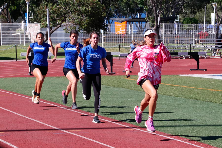 campeonas-juveniles-atletismo-entrenamiento-atletas-corriendo