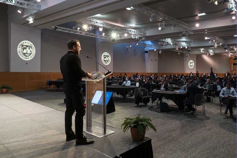 Carles Abarca expuso la revolución de la Inteligencia Artificial ante economistas del IMF.