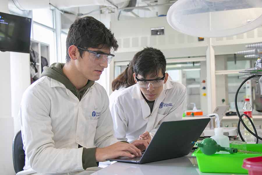 El Tec de Monterrey tiene carreras en ingenierías en la subárea de Bioingeniería y Procesos Químicos