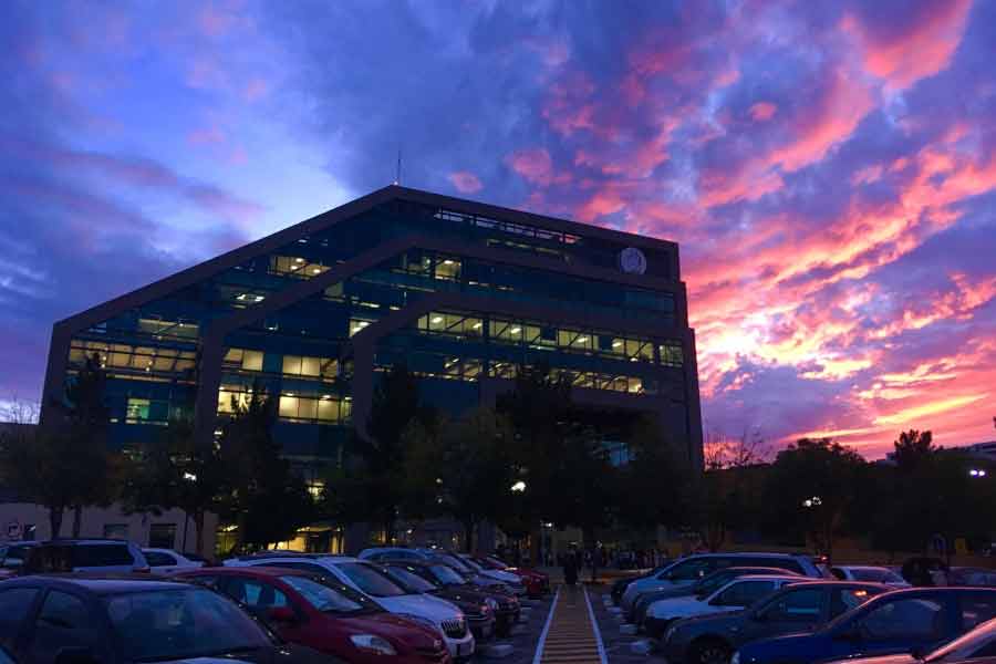 Después de casi dos décadas, el edificio ha atravesado varios cambios, como ampliaciones de laboratorios y remodelación de equipo.