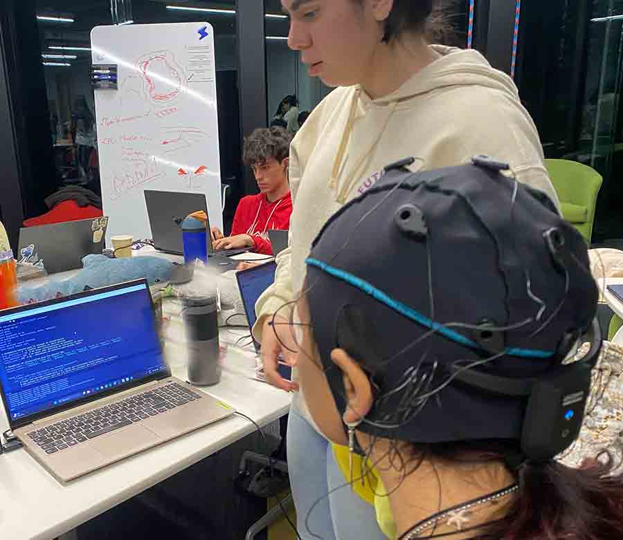 Certamen de neuroingenieria Brainio en el que destacaron estudiantes del Tec Guadalajara.