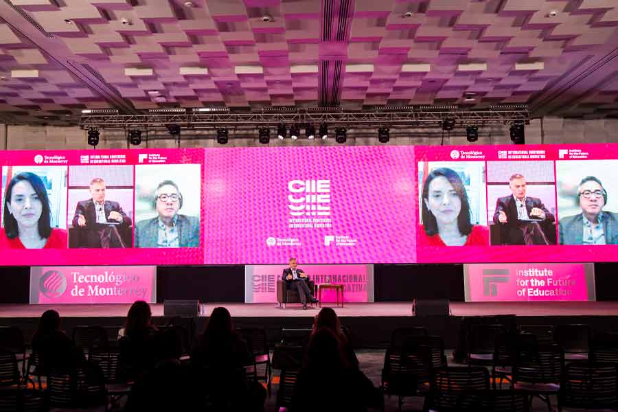 El CIIE albergó un panel sobre internacionalización en línea.