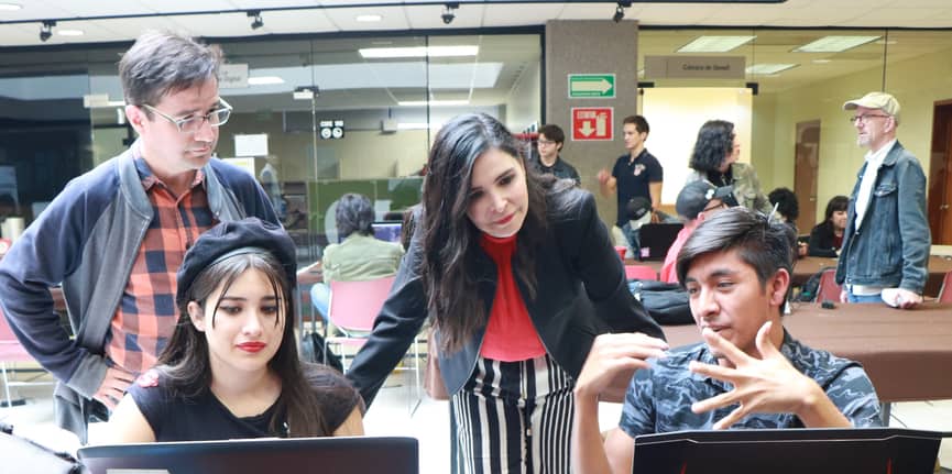 Claudia Félix directiva del Campus Guadalajara es distinguida por su trayectoria con Premio Mujer Tec
