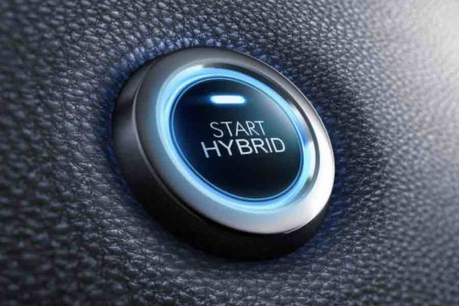 Los autos híbridos son aquellos que se caracterizan por tener dos motores: uno de combustión interna, que se alimenta de la gasolina, y otro eléctrico. 