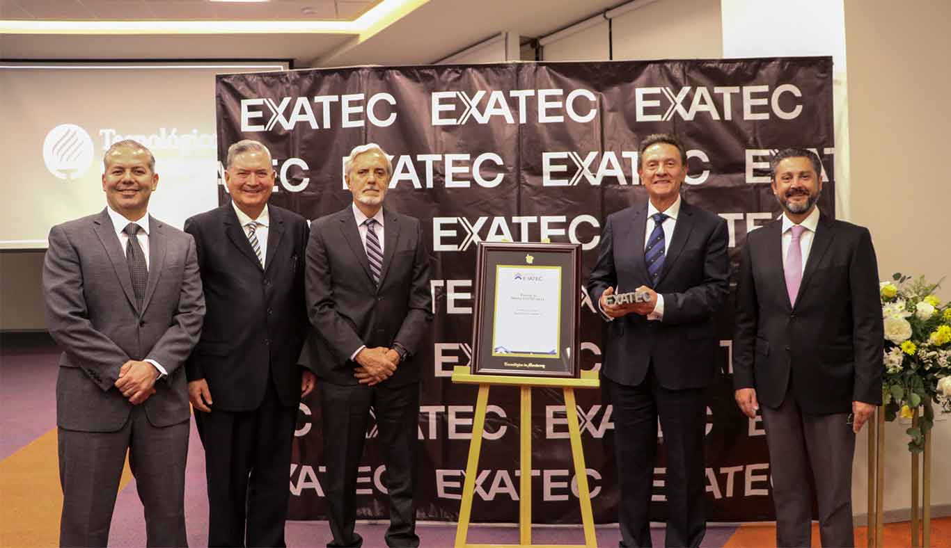 Consejeros del Tec de Monterrey campus Aguascalientes en la entrega de reconocimiento al Mérito EXATEC