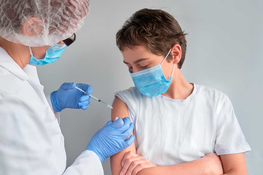 Hay países donde las vacunas ya se están aplicando a menores desde los 12 años.