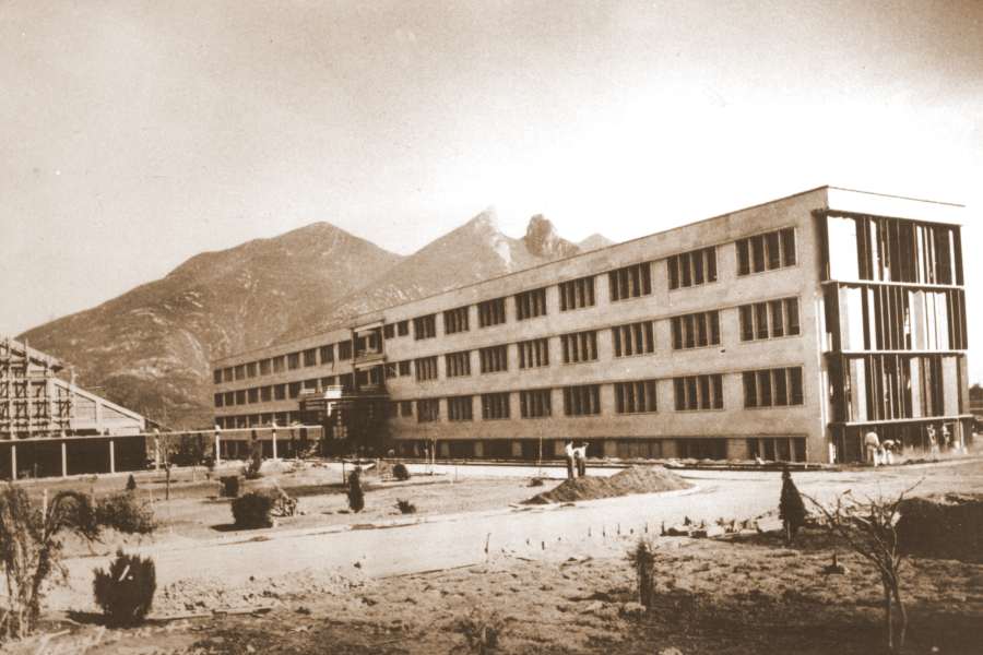 Fotografía de la construcción del campus Monterrey del Tec