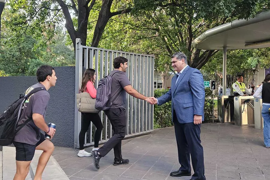 El rector y presidente ejecutivo del Tec, David Garza dio la bienvenida a estudiantes  Foto: Comunicación de Rectoría