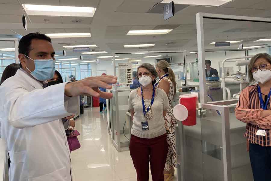 Los decanos de Brasil visitaron el Centro de Simulación Clínica que basa su enseñanza en el aprendizaje centrado en el paciente.
