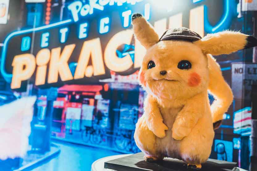 Display y muñeco promocional de Detective Pikachu. Foto: AFP