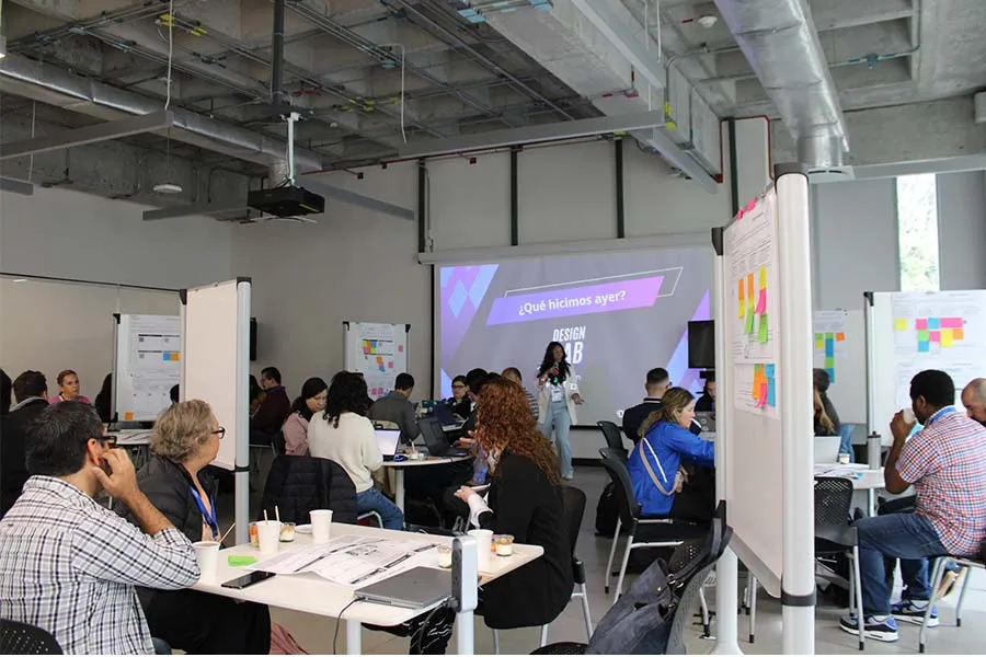 profesores del tec diseñando