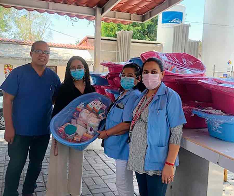 Proyecto Canastas de María, donación de despensas a madres solteras del Hospital Zoquipan.