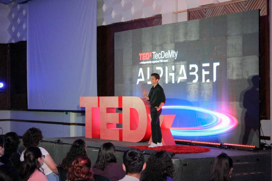 Conferencia de Donovan Carrillo en TEDx Tec de Monterrey