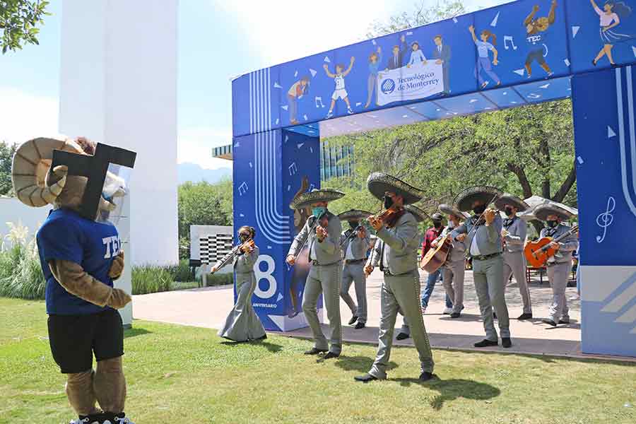Borrego Teus, en el festejo del 78 Aniversario del Tec en campus Monterrey