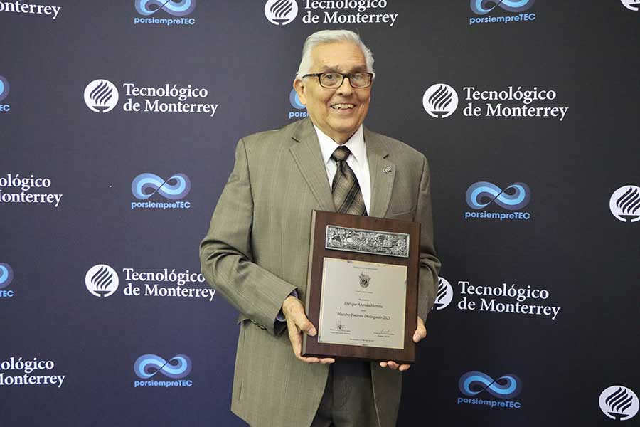 Aranda fue director del Programa de Graduados en Agricultura en el campus Monterrey.
