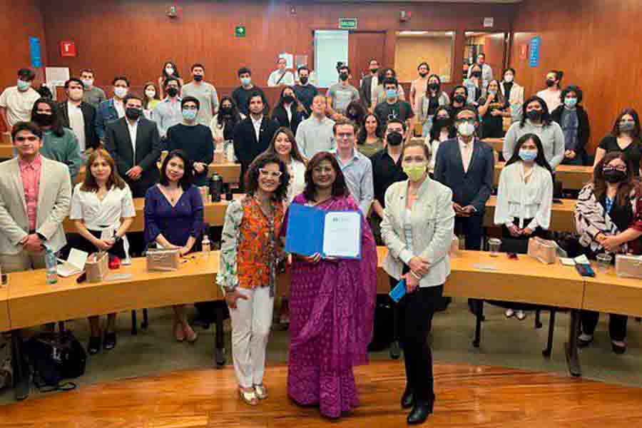 Estudiantes del Tec CSF reciben cátedra de embajadores 