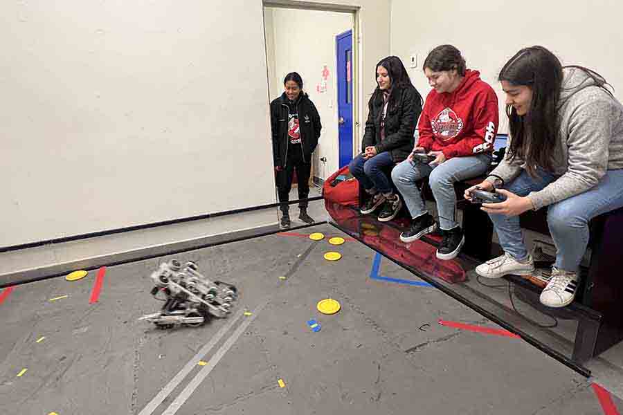 Girl Powered! Van alumnas de PrepaTec MTY a torneo de robótica. Noticias en tiempo real