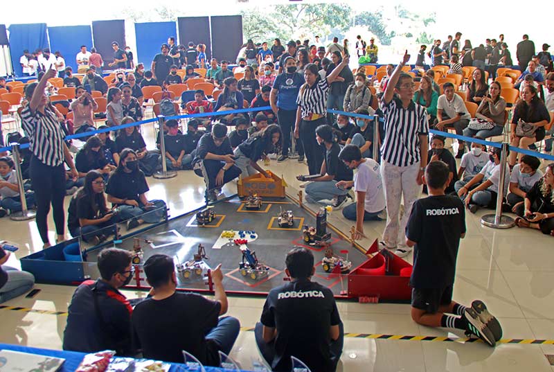 Estudiantes de la PrepaTec Cuernavaca fomentaron con el evento de robótica Robo Blasters, el interés por la ciencia y tecnología en niños de 8 a 14 años del Estado de Morelos.