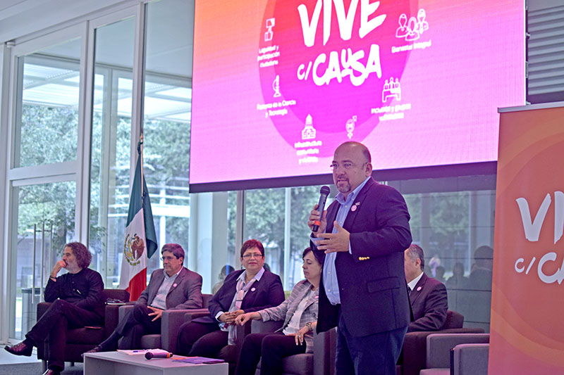 Ernesto Benavides en el evento Vive con Causa