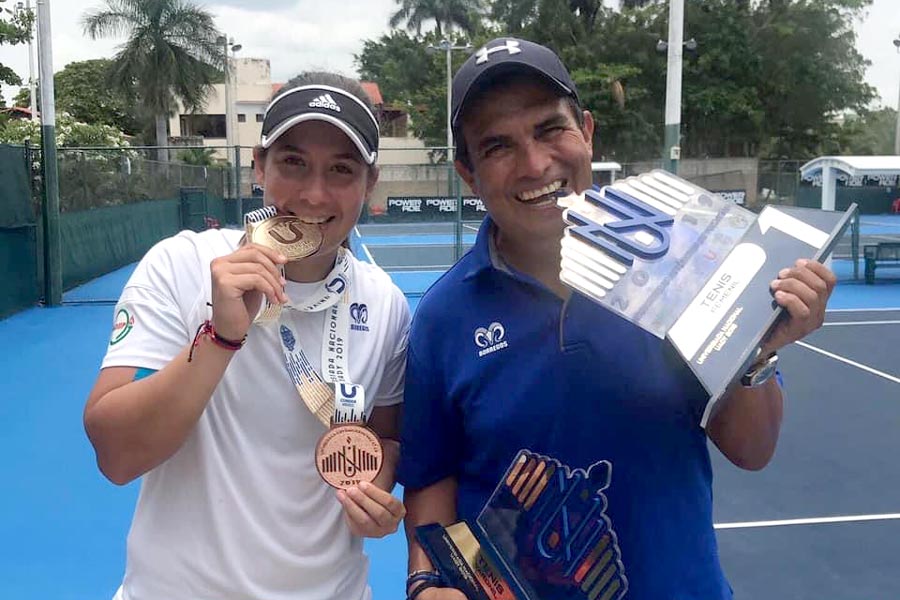 Estefanía es campeona Singles en el Circuito Nacional de Tenis Universitario del 2019.