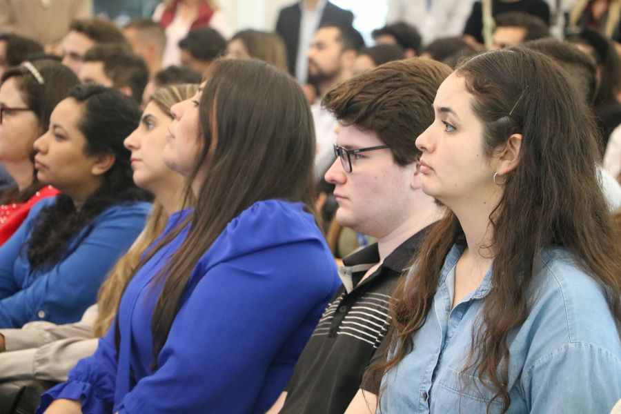 Estudiantes Tec en panel de emprendimiento y filantropía