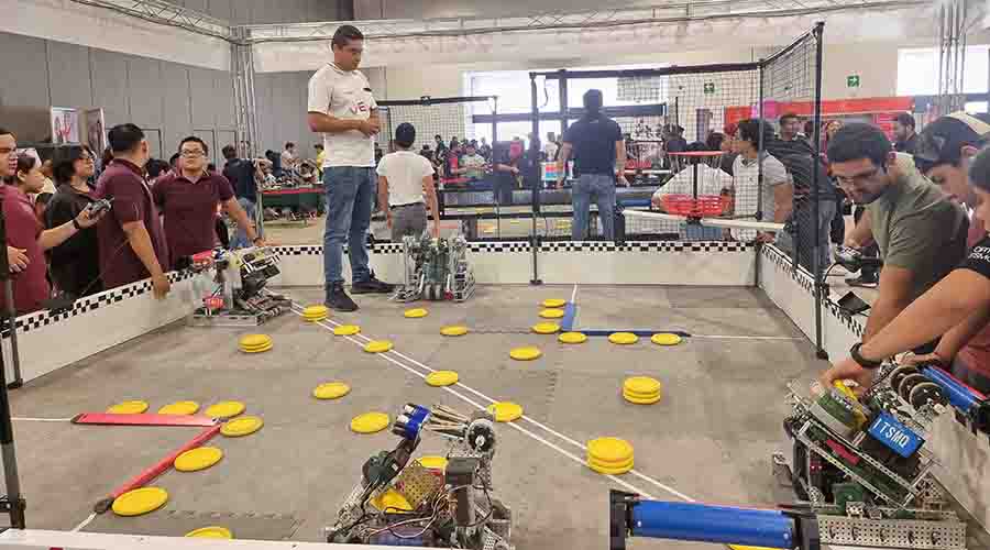 Estudiantes del Tec campus Querétaro ganan campeonato en nacional de robótica y reciben el pase al mundial 2023.